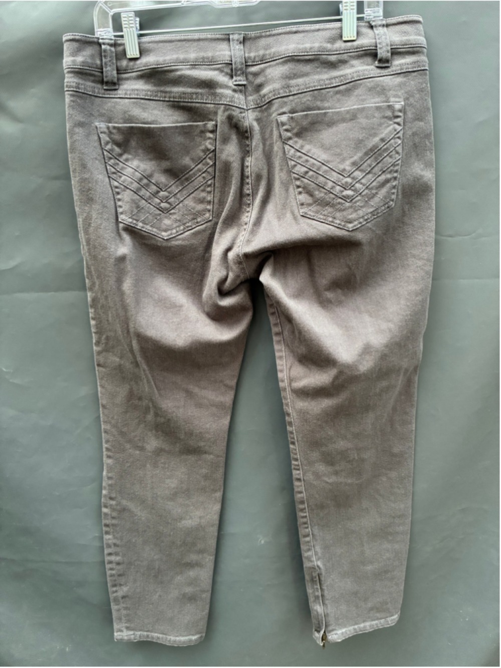 Cabi Jeans Ankle Cropped Pants Grey with zippers Size 14 - Picture 6 of 8